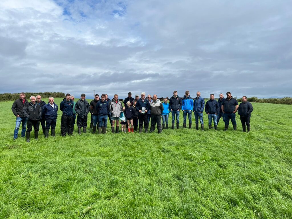 A group of contract rearing farmers visited the farm of Marty Lenehan, Ballinfull, Co. Sligo and the farm of Kieran Henry, Tubbercurry, Co. Sligo. Pictured with Marty Lenehan, and the group of contract rearers is Teagasc Advisor Tom Coll discussing the ‘Guidelines to Contract Rearing’.