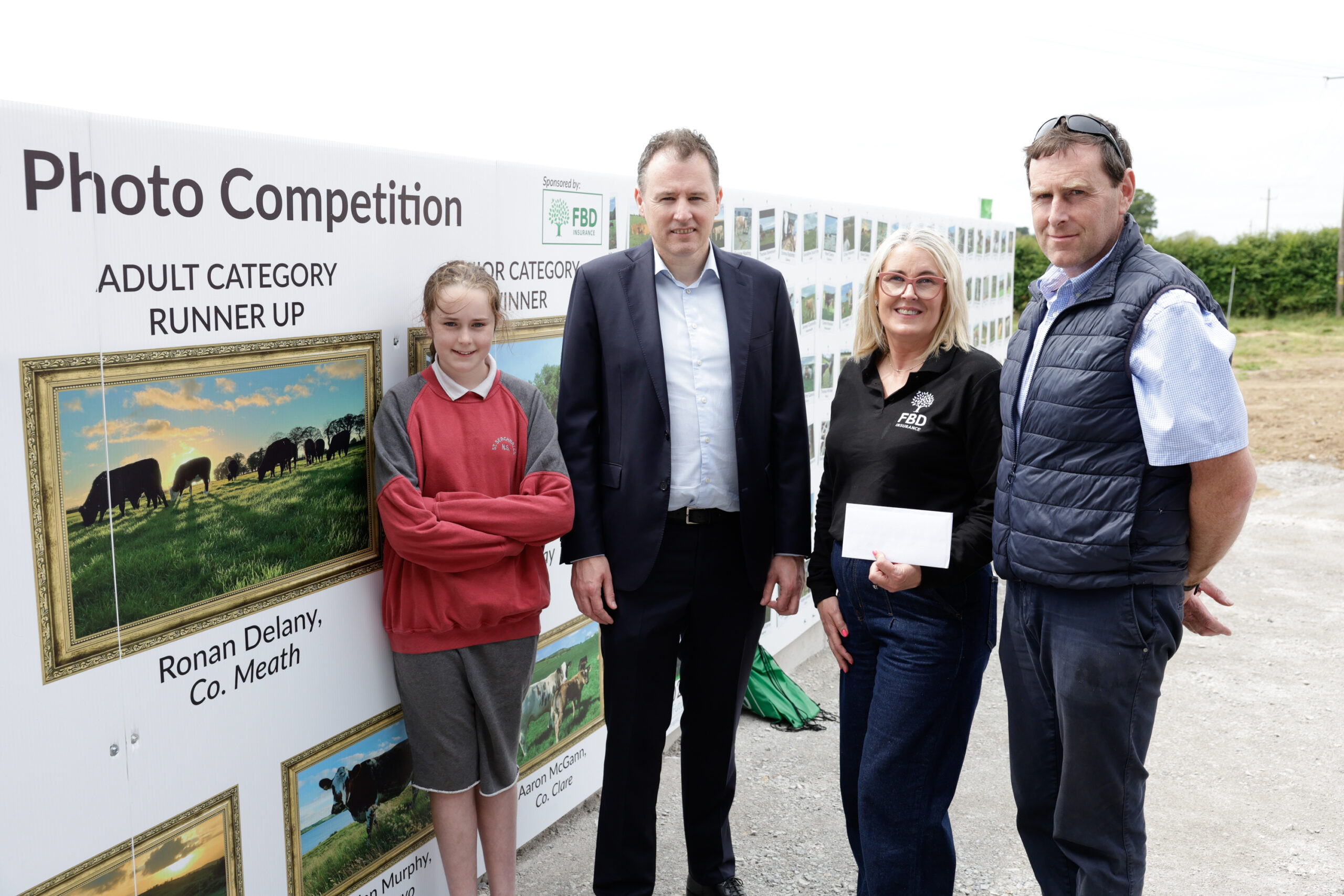 Ronan Delany, and his daughter Eppie is pictured being presented with their prize by the Minister for Agriculture, Food and the Marine, Charlie McConalogue T.D. and Maureen O Meara, FBD Insurance.