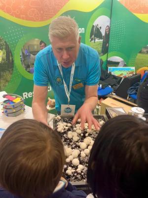 Brian McGuinness bringing the wonders of mushrooms to students at the Teagasc stand at the ESB Science Blast 2025.
