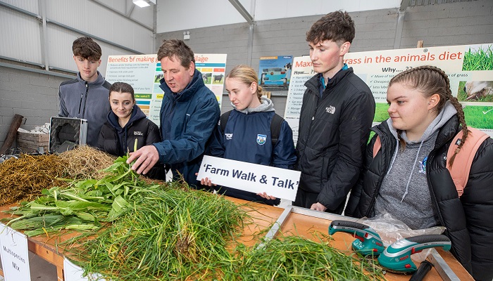 Chairman of Agri Aware Shay Galvin speaking with Ben Whelan, Aoighinn Higgins, Holly Butler, Evan O'Shea and Kadie O'Keeffe from Ard Scoil na Mara Tramore Co. Waterford, at the Agri Aware Farm Walk & Talk event at Kildalton Agricultural College last year.