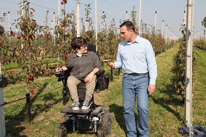 Amy Hassett and Alberto Ramos in an orchard at Teagasc Oak Park