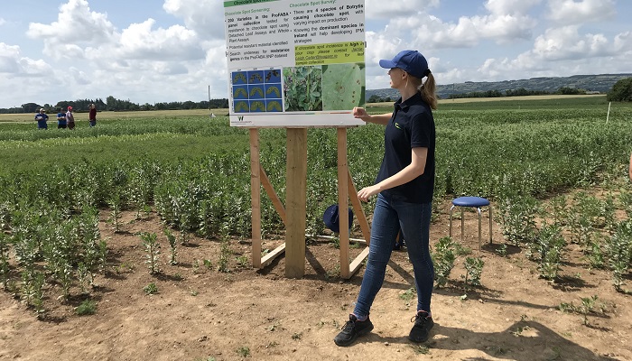Jamie-Leigh Carter presenting at the Teagasc Crops Open Day 2023