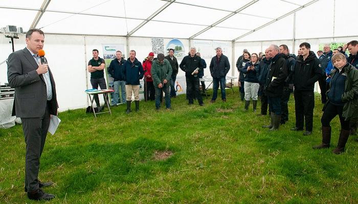 Minister McConalogue addressing the Growing Organics farm walk