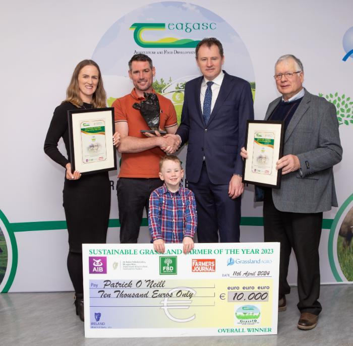 The Overall Winner of the Sustainable Grassland Farmer of the Year award for 2023 is Patrick O’Neill from Co. Longford. He is pictured receiving the award in Teagasc, Ballyhaise from Charlie McConalogue T.D., Minister for Agriculture, Food and the Marine
