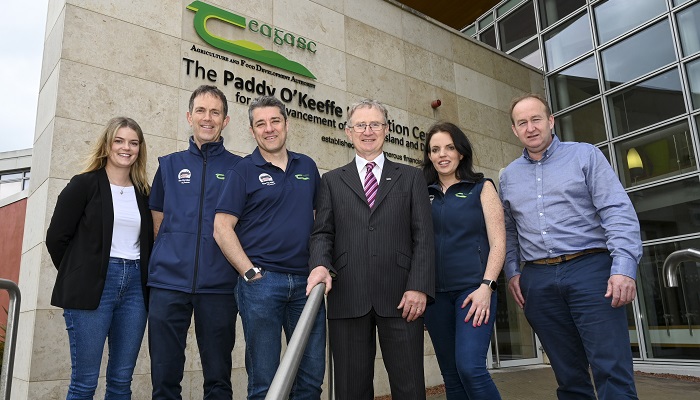 Pictured from left to right are: Sarah Hanley, IFA; Ciaran Carroll, Head of Knowledge Transfer, Teagasc Pig Development Department; Dr. Edgar Garcia Manzanilla, Head of the Teagasc Pig Development Department; Professor Frank O Mara, Director of Teagasc; Dr Amy Quinn, Teagasc Specialised Advisor; and Professor Laurence Shalloo, Head of the Animal & Grassland Research and Innovation Programme, Teaga