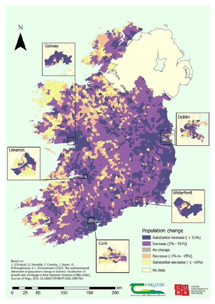 A map highlighting population changes in Ireland between 1986 and 2022, showing substantial increases in some areas particularly along the eastern coast