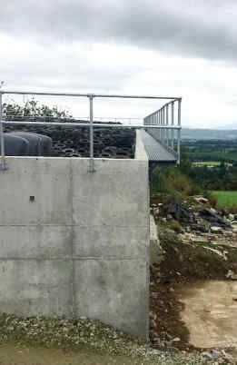 Silage-walls--platform and guide rails.