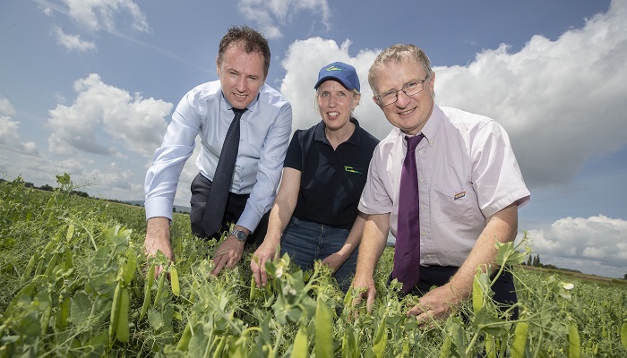 Viewing Protein Crops Research at the Crops Open Day taking place in Teagasc Oak Park today, Wednesday, 21 June., (L to R) were: Minister for Agriculture, Food and the Marine, Charlie McConalogue TD with Sinead Fitzsimons, U-Protein Project Manager Teagasc and Director of Teagasc Frank O’Mara. Pictured by Finbarr O’Rourke