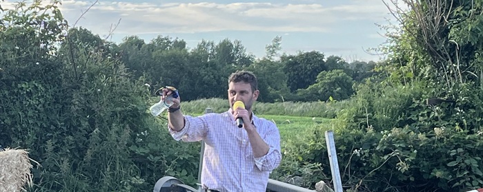 Don Somers addressing the crowds at the farm walk