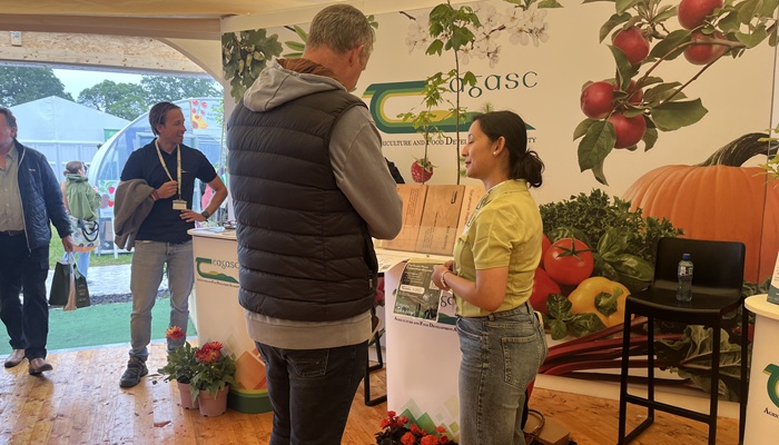 A Teagasc research speaking with a member of the public at Bloom
