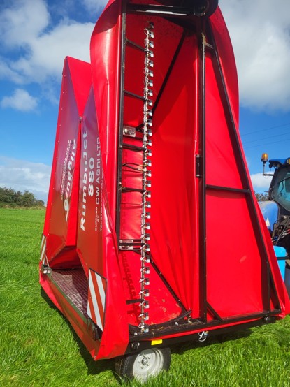 Rumbojet machine for spraying