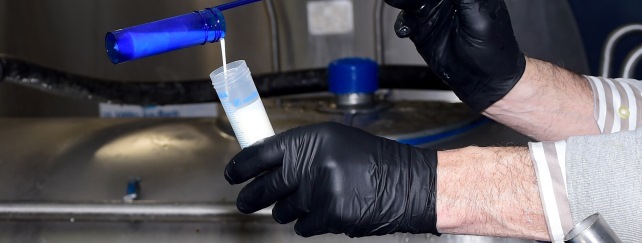 Chlorates - Chlorine-free cleaning of milking equipment