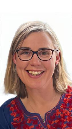 headshot photo of Melanie Farrar - DAFM