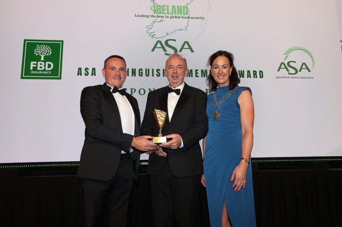 Professor Pat Dillion receives ASA Distinguished Member Award