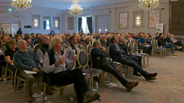 Cuid den lucht freastail ag Fóram Barr Theagaisc, a tionóladh in Killashee Hotel, An Nás, Co. Chill Dara Dé Céadaoin an 10 Meán Fómhair 2025