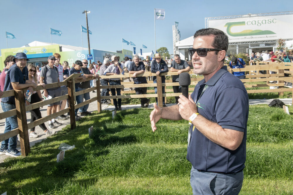 Michael Egan, Teagasc Moorepark discusses grassland management with farmers at the National Ploughing Championships in Ratheniska, Co Laois. Photo O'Gorman Photography.